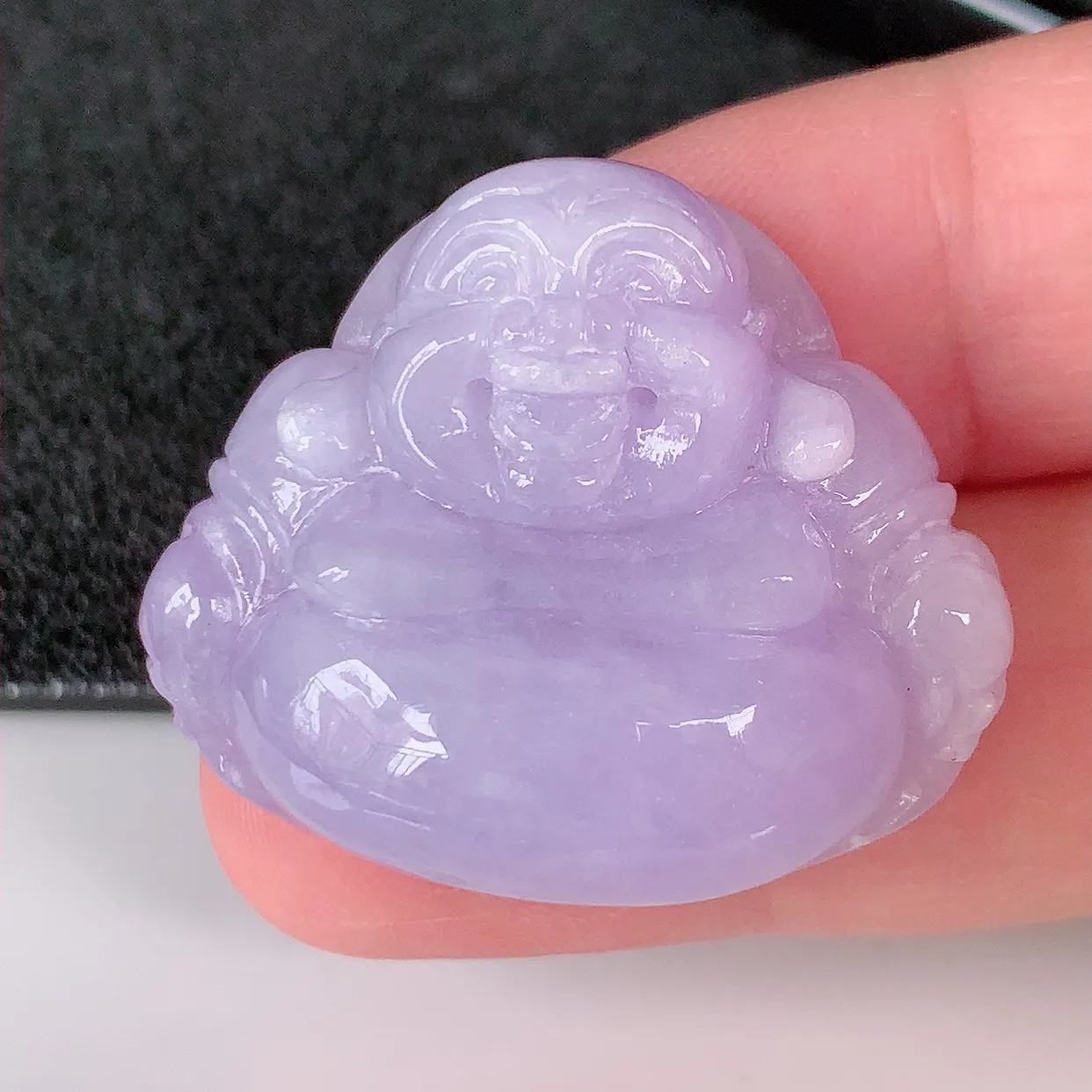 自然光实拍，艳丽紫罗兰翡翠佛公吊坠，玉笑佛，饱满，开脸喜庆， 配戴优雅迷人！#01.19