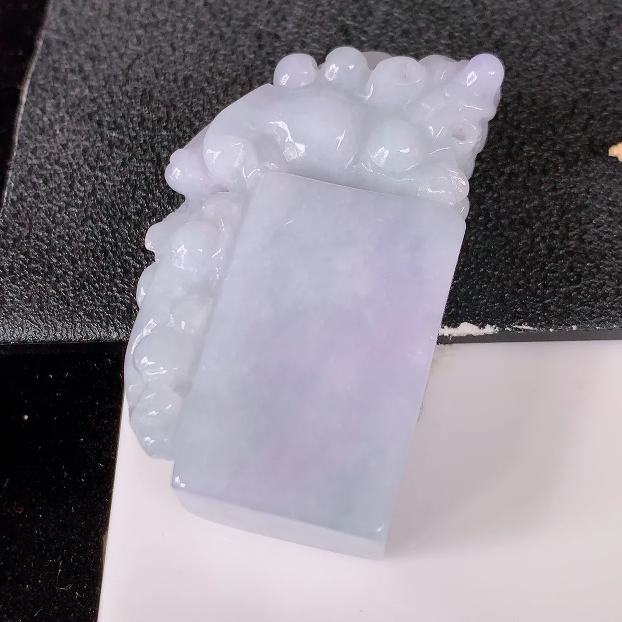自然光实拍，冰润紫罗兰翡翠招财貔貅印章，民间有“一摸貔貅运程旺盛，再摸貔貅财运滚滚，三摸貔貅平步青云 ” 的美好祝愿。#57.19