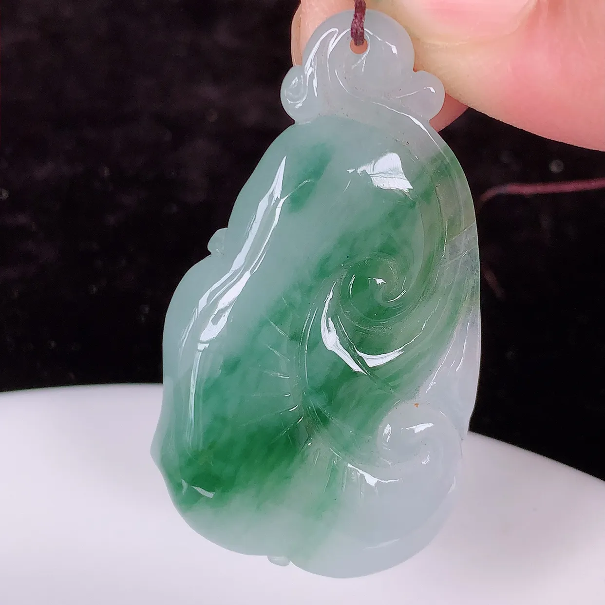 自然光实拍，冰飘花翡翠如意吊坠，冰透，翠色灵动，饱满，万事如意，如意一生， 配戴精美！#87.19
