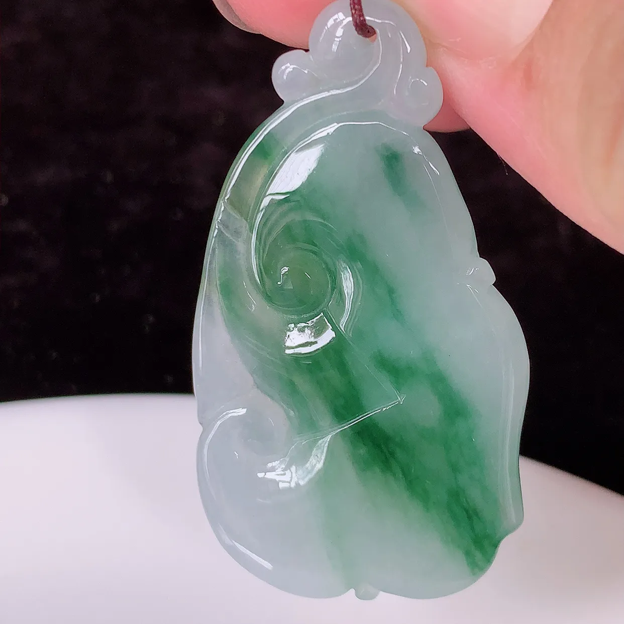 自然光实拍，冰飘花翡翠如意吊坠，冰透，翠色灵动，饱满，万事如意，如意一生， 配戴精美！#87.19