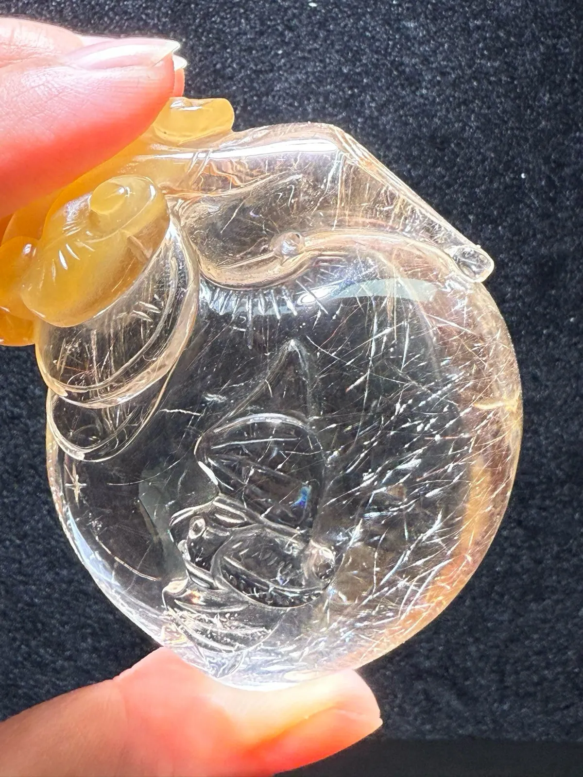 【福在眼前】天然俏色黄兔毛福在眼前水晶吊坠手把件，红红火火 雕工精湛奢华，招桃花，促姻缘，稳固