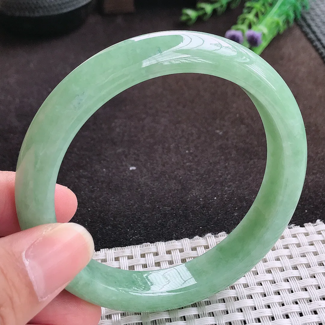 自然光61.5/12.2/8.8老坑精美温润满绿手镯大圈口宽边翡翠玉镯手环