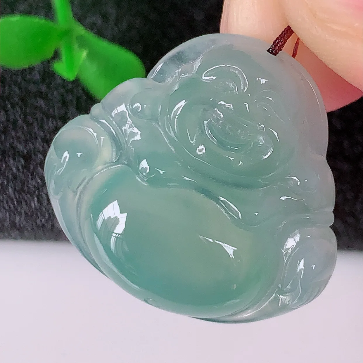 自然光实拍，冰种翡翠佛公，水灵起胶，翠色迷人，佛公在心中，一生平安，饱满圆润，开怀大笑佛公，配戴灵气十足！#46.24