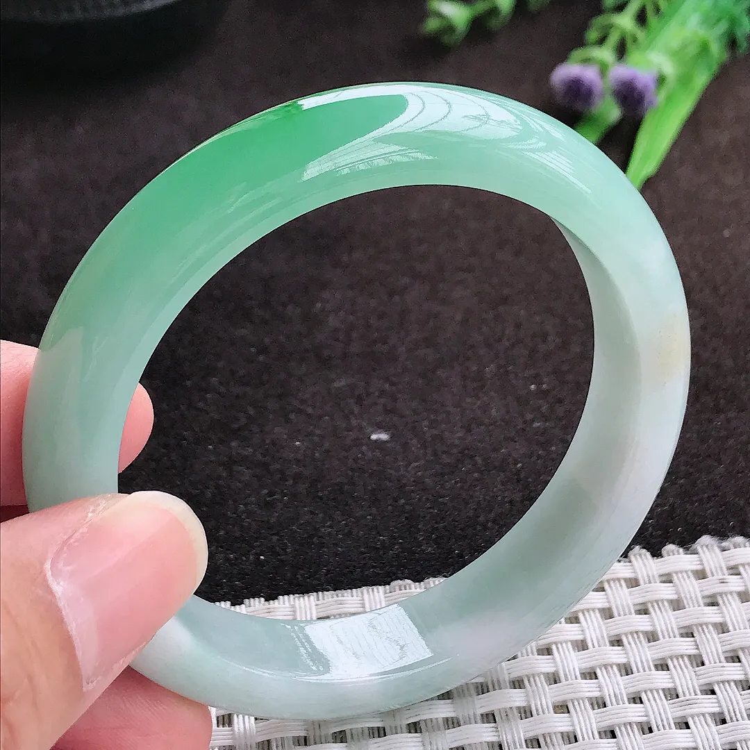 自然光55/12.1/8.1老坑冰胶水灵飘阳绿手镯宽边翡翠玉镯手环