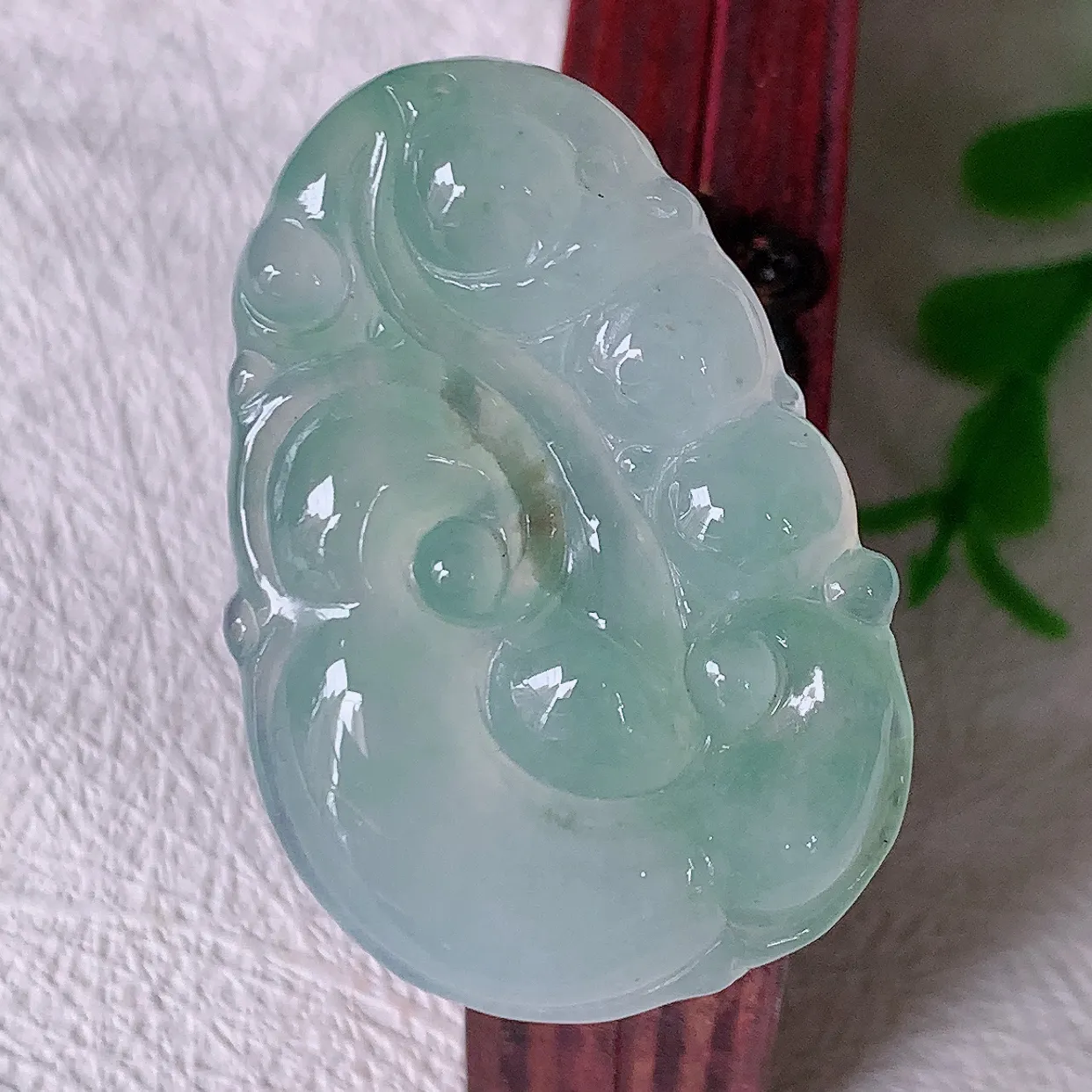 自然光实拍，冰种飘花如意吊坠，翡翠如意，上身效果非常美，饱满大气，工艺美，万事如意，如意一生 #01.22