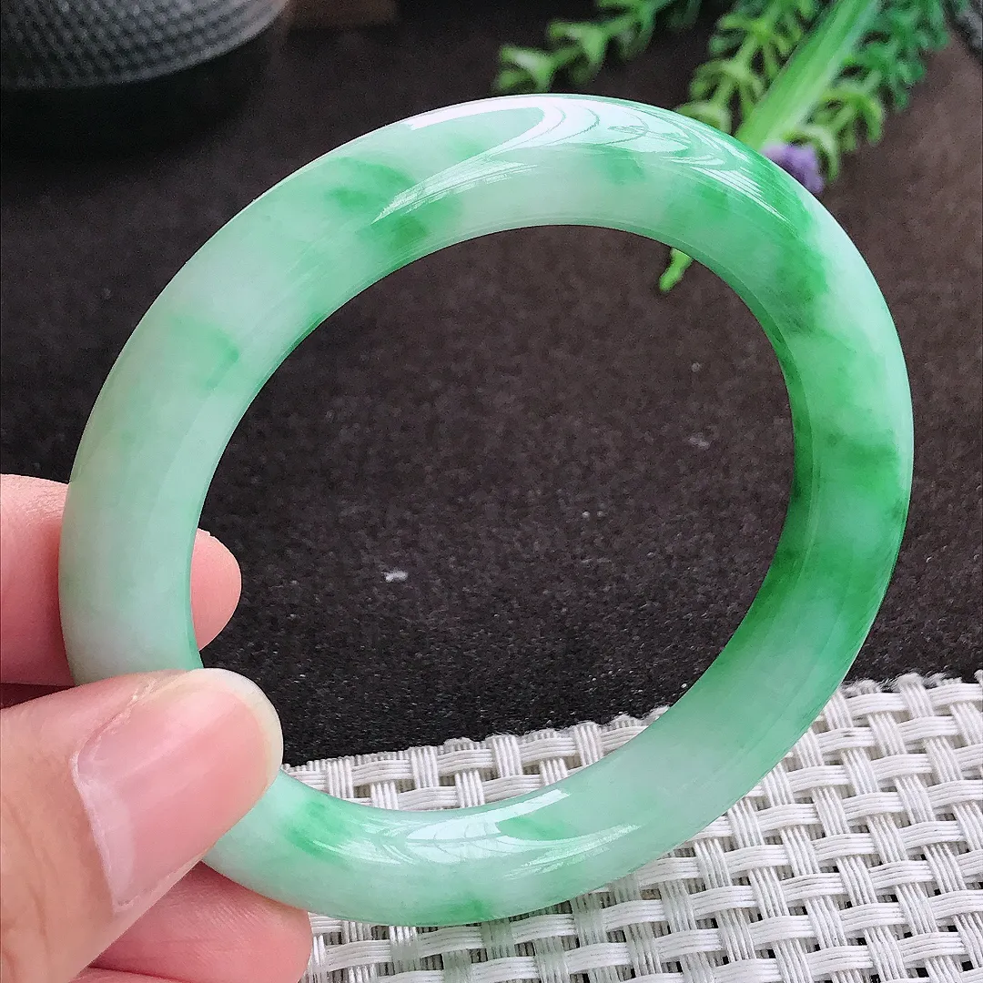 自然光54.5/9.9/9.7老坑精美温润飘阳绿圆条手镯翡翠玉镯手环