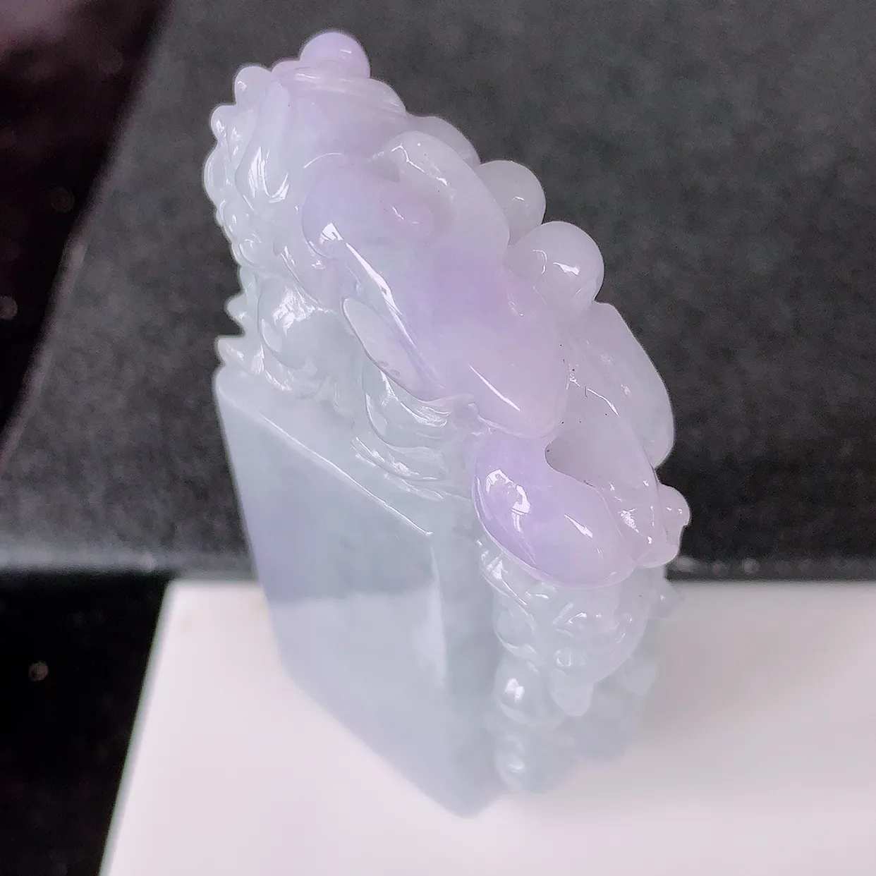 自然光实拍，冰润紫罗兰翡翠招财貔貅印章，民间有“一摸貔貅运程旺盛，再摸貔貅财运滚滚，三摸貔貅平步青云 ” 的美好祝愿。#57.19