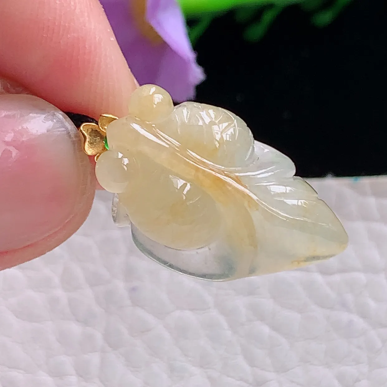x54自然光23.5*14.5*9.8天然缅甸翡翠冰黄鱼儿 金玉满堂玉吊坠 玉挂件