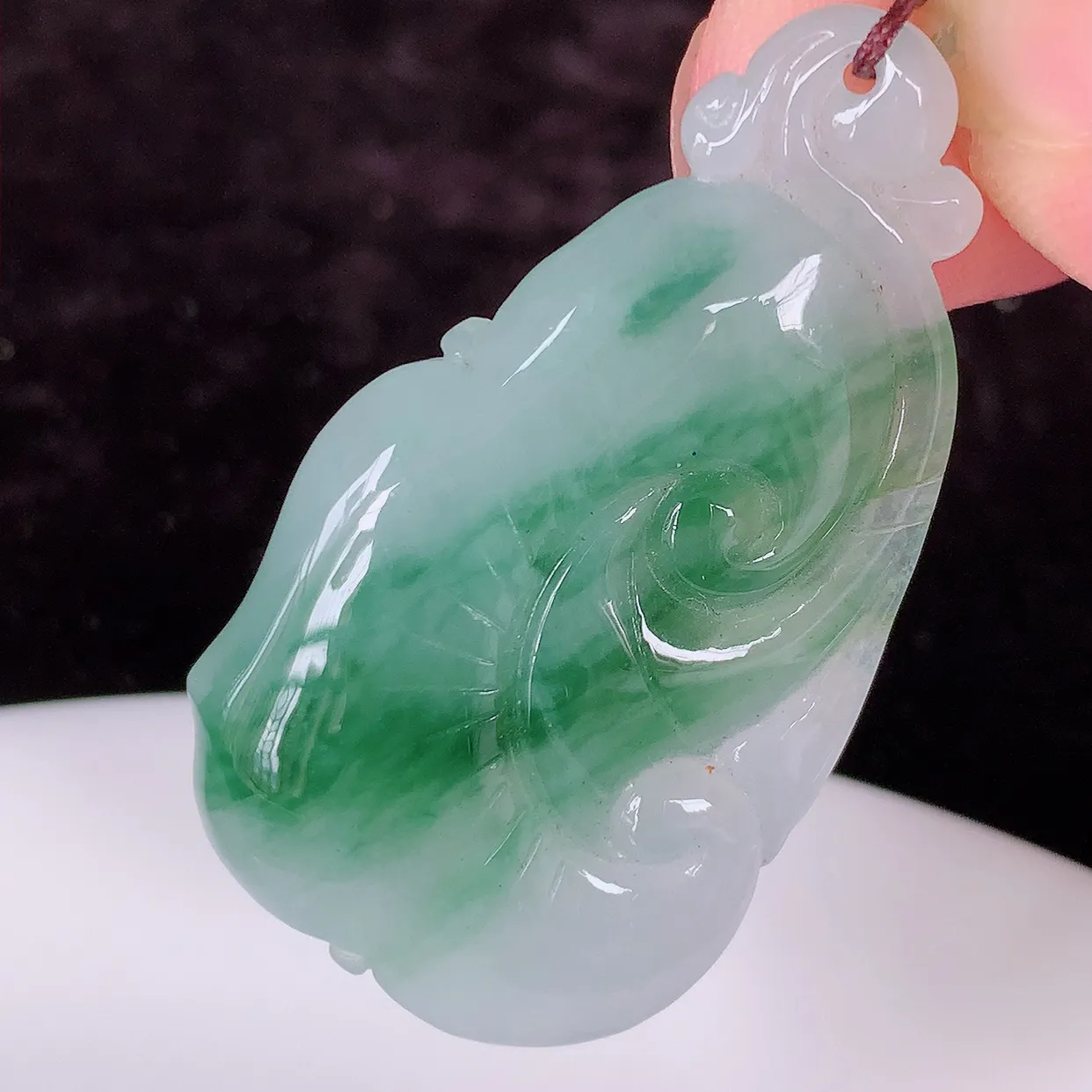 自然光实拍，冰飘花翡翠如意吊坠，冰透，翠色灵动，饱满，万事如意，如意一生， 配戴精美！#87.19