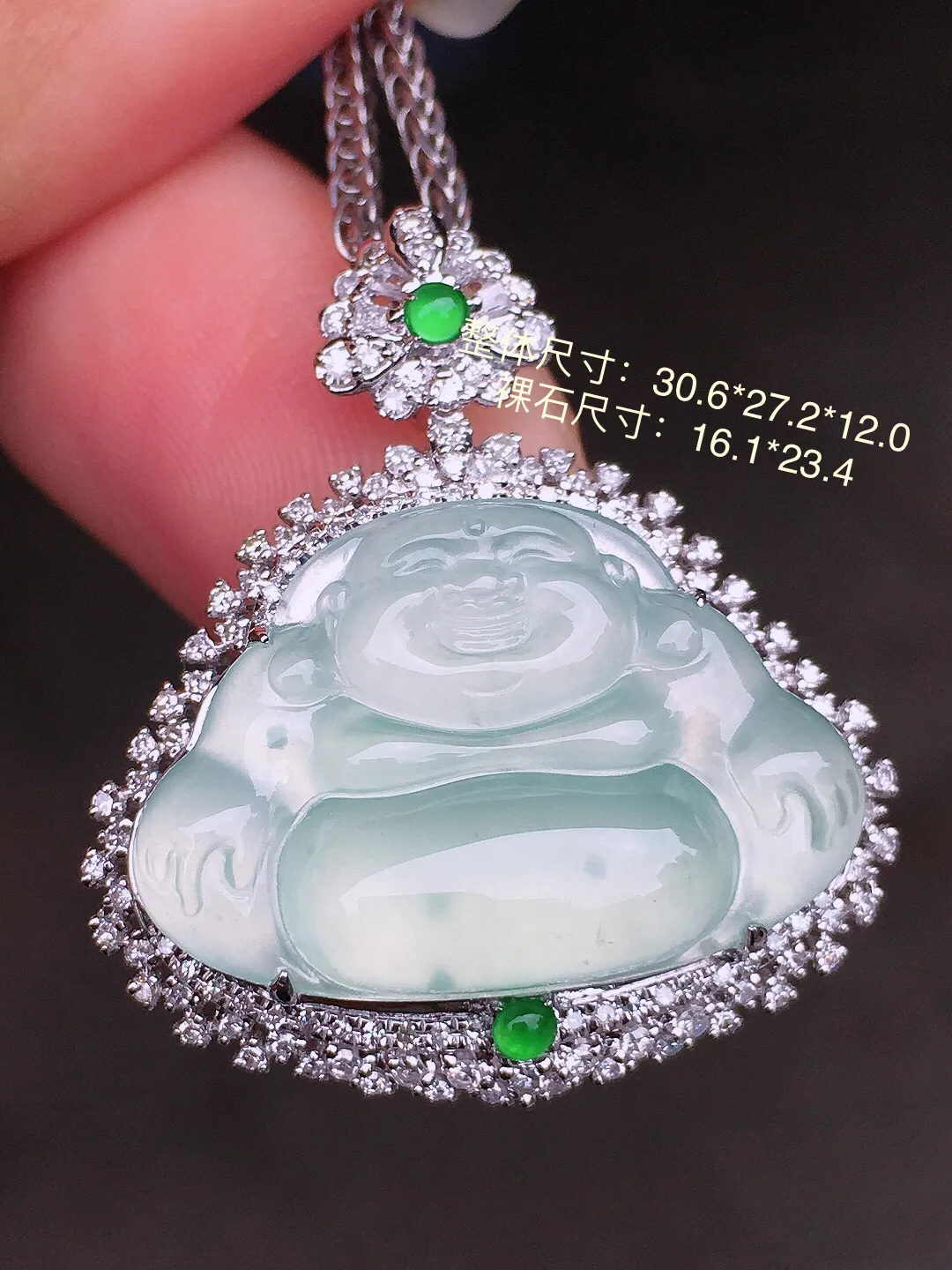 冰种佛公吊坠，玉质细腻，荧光感超
强，饱满圆润，尽显优雅气质，18k
金豪华镶嵌