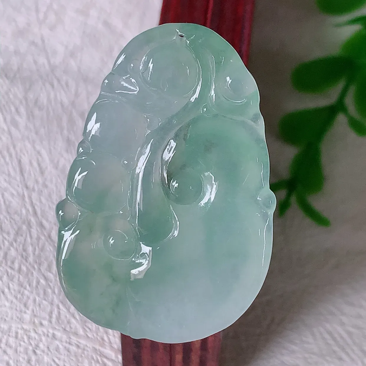 自然光实拍，冰种飘花如意吊坠，翡翠如意，上身效果非常美，饱满大气，工艺美，万事如意，如意一生 #01.22