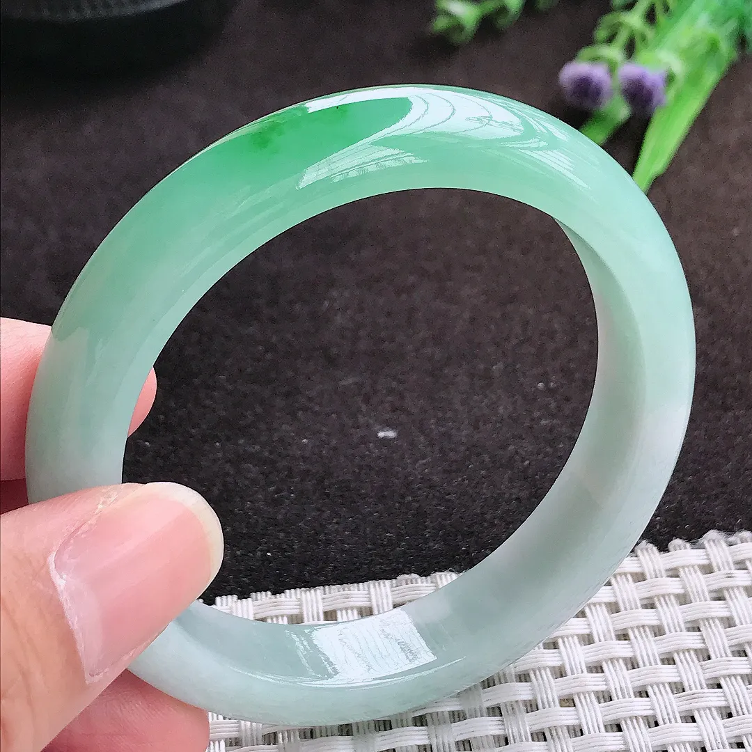 自然光55/12.1/8.1老坑冰胶水灵飘阳绿手镯宽边翡翠玉镯手环