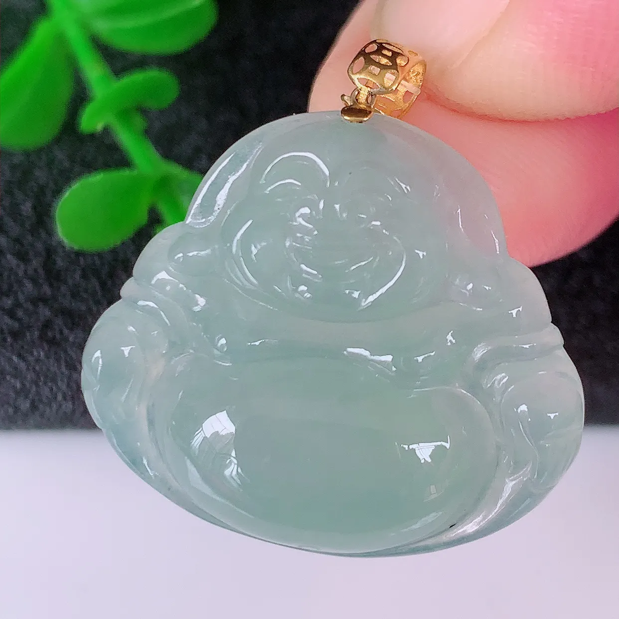 18K金镶嵌冰种翡翠佛公吊坠，玉笑佛，饱满，开脸喜庆，配戴优雅迷人！#49.24