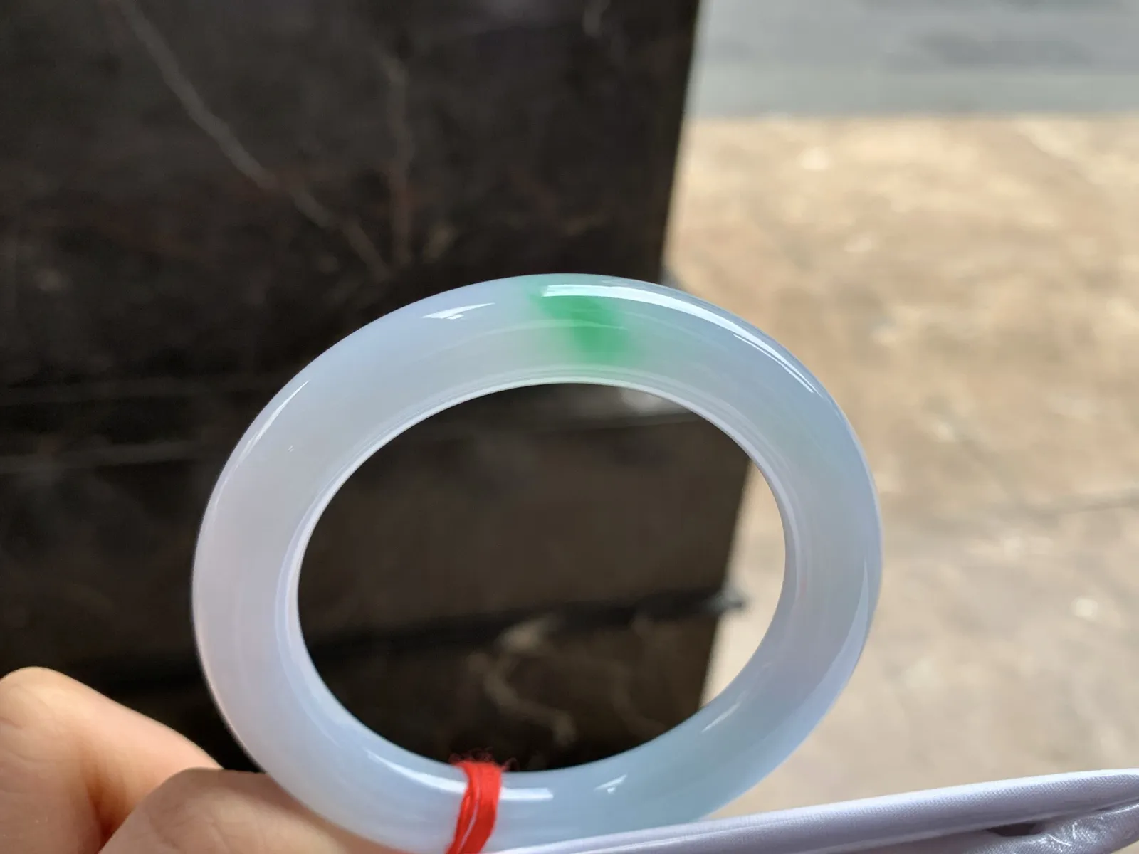 55-10.8

飘绿圆条手镯^_^底妆细腻色阳