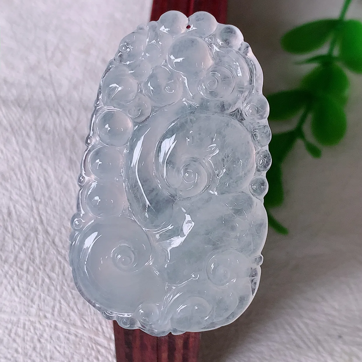 自然光实拍，冰种翡翠如意吊坠，翡翠如意，上身效果非常美，饱满大气，工艺美，万事如意，如意一生 #01