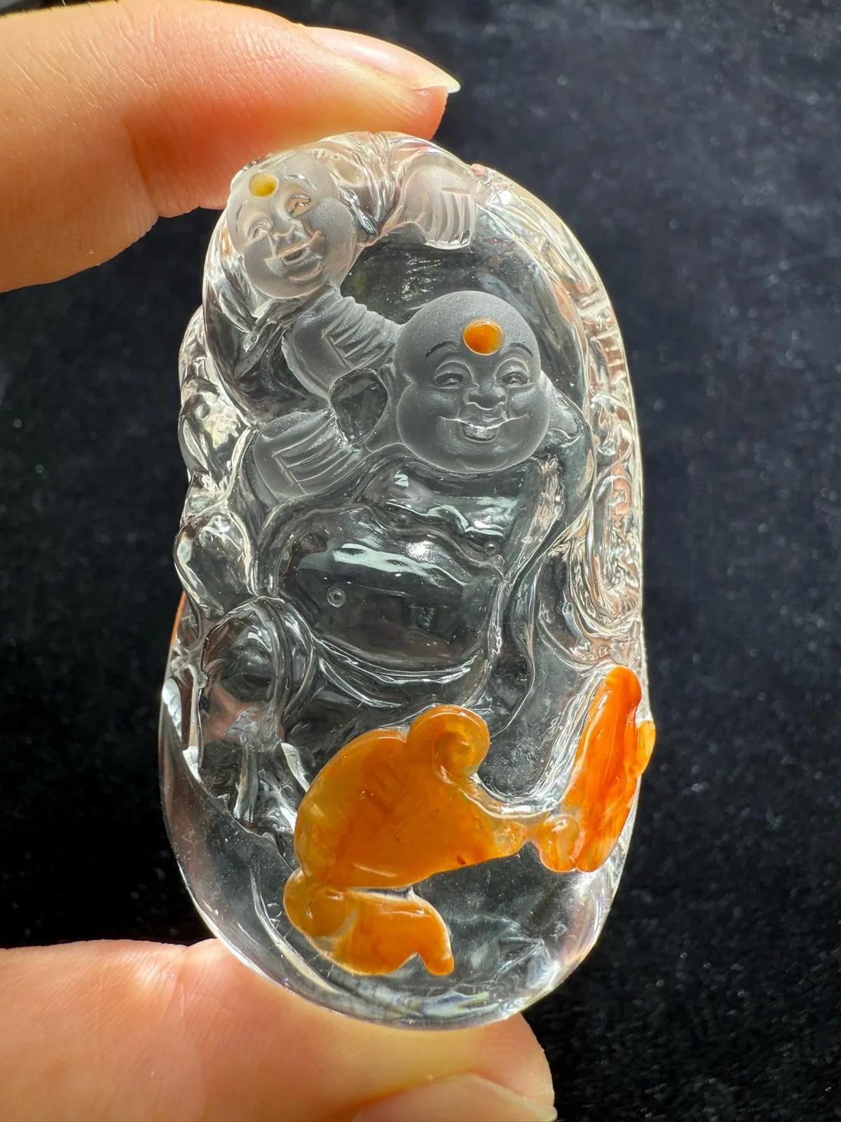 【童子戏佛】天然俏色红黄兔毛童子戏佛水晶吊坠手把件，红红火火 雕工精湛奢华，招桃花，促姻缘，稳固婚姻颜色非常鲜艳实物颜色更漂亮！规格：65.6*41.1*26mm
