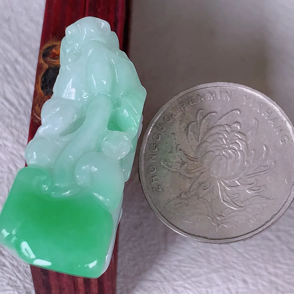 自然光实拍，水润飘绿翡翠招财貔貅吊坠，民间有“一摸貔貅运程旺盛，再摸貔貅财运滚滚，三摸貔貅平步青云 ” 的美好祝愿。#81.19