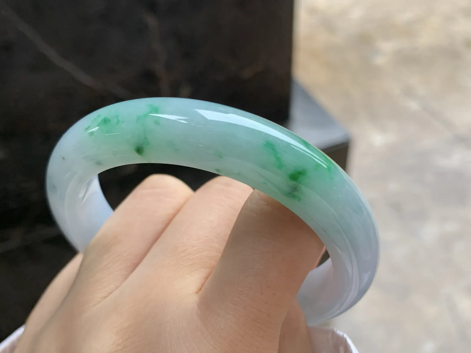 56.5-12.5-8.8

飘绿手镯^_^