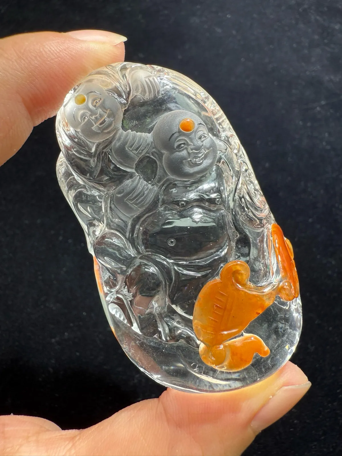 【童子戏佛】天然俏色红黄兔毛童子戏佛水晶吊坠手把件，红红火火 雕工精湛奢华，招桃花，促姻缘，稳