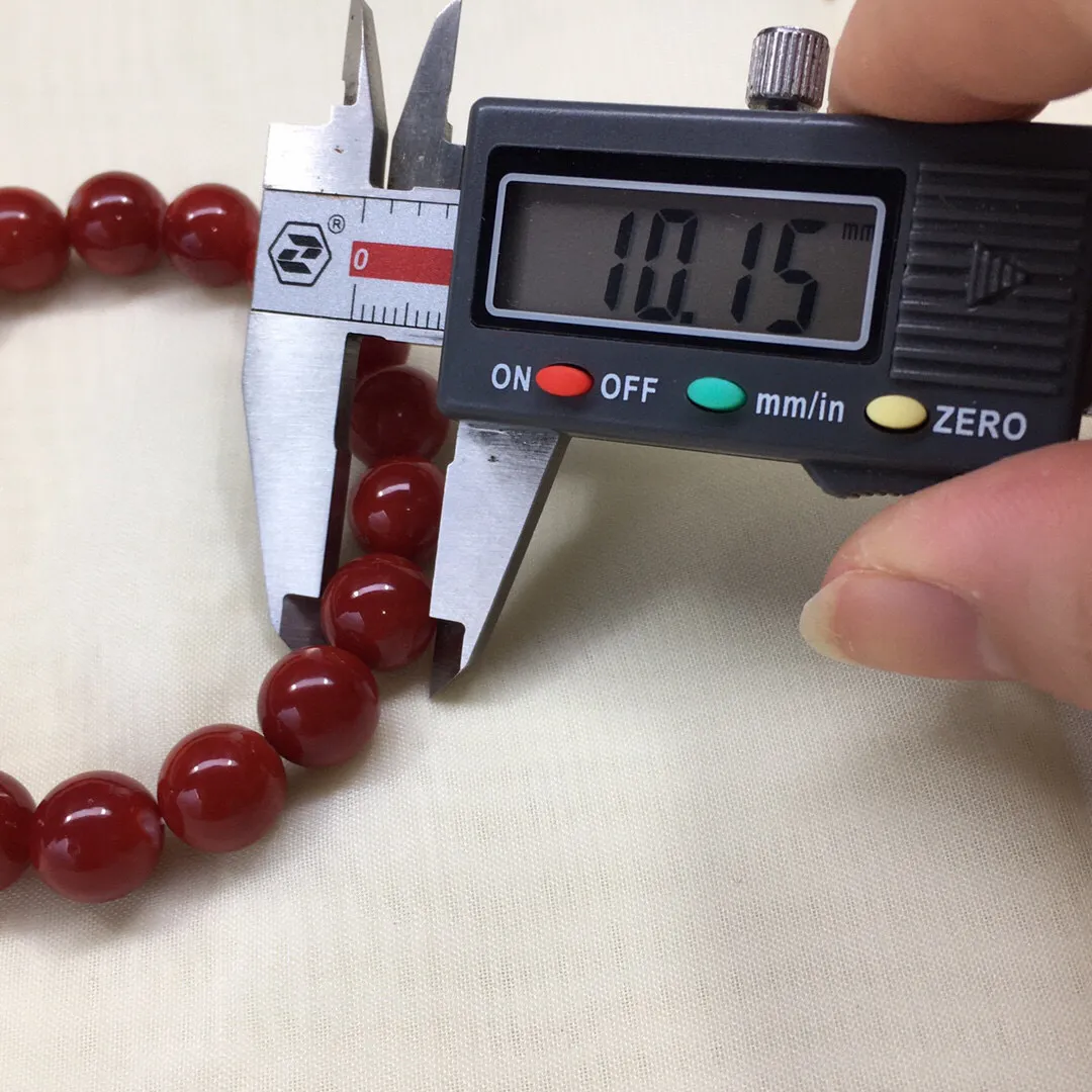 【天然日本阿卡牛血红珊瑚10.8mm大圆珠单手串】️遇不可求！日本产地，阿卡材料，牛血红颜色，光泽柔润透亮，直径约10.82-10.15mm，重量29.84克，珊瑚本为佛教珍宝，来自深海千年生长，有生长纹，属于有机宝石，气场强大，稀少珍贵！每粒均为天然无添加无修补！少虫眼少白芯！收藏精品！传承宝贝！