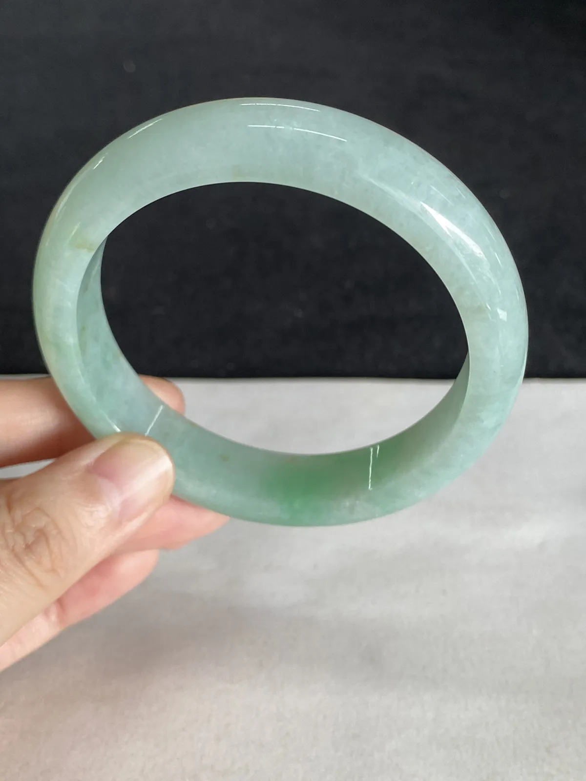 正圈57圈口，翡翠糯化种飘绿手镯