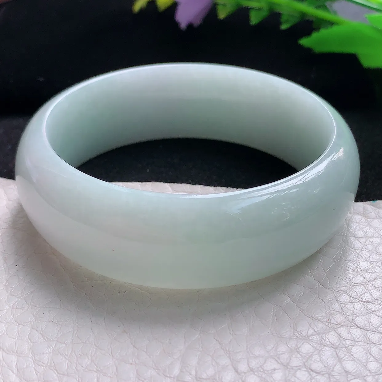 js自然光55*19.5*8轮胎镯 天然缅甸翡翠浅绿大气宽边珠宝玉手镯 玉手环