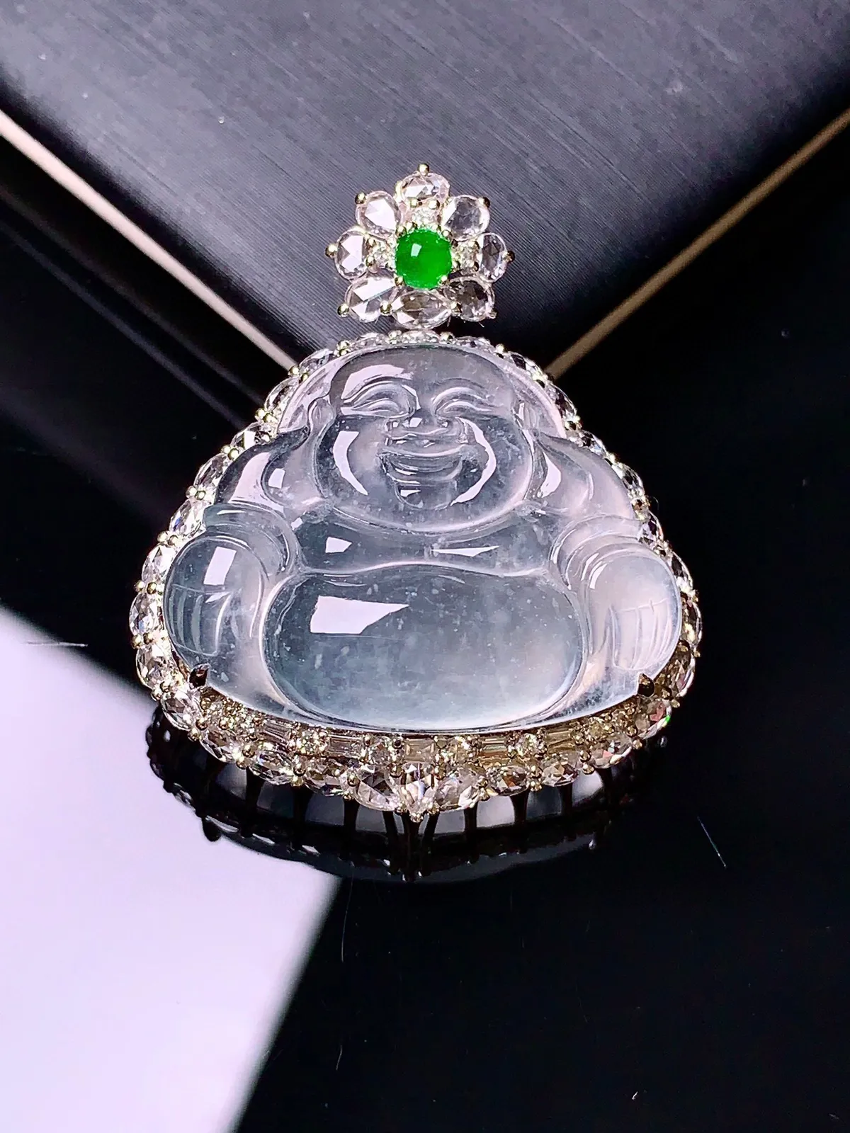 18k金钻镶嵌玻璃种佛公吊坠 玉质细腻 色泽清新艳丽 整体尺寸32.6*28*11