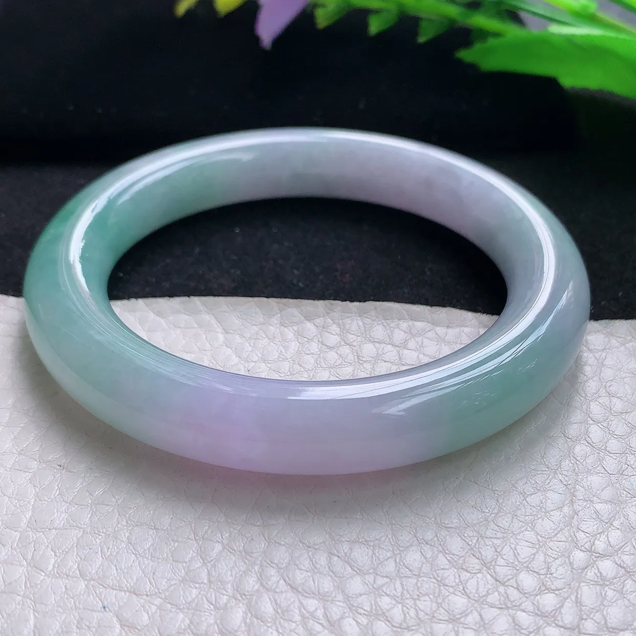z自然光56.8*11美人镯 天然缅甸翡翠春带彩圆条珠宝玉手镯 玉手环