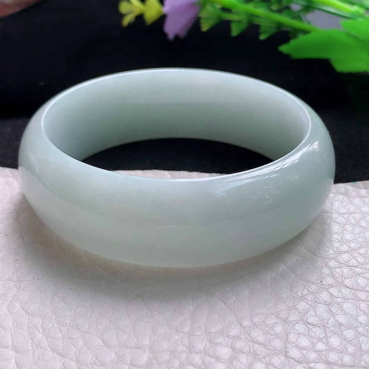 js自然光55*19.5*8轮胎镯 天然缅甸翡翠浅绿大气宽边珠宝玉手镯 玉手环