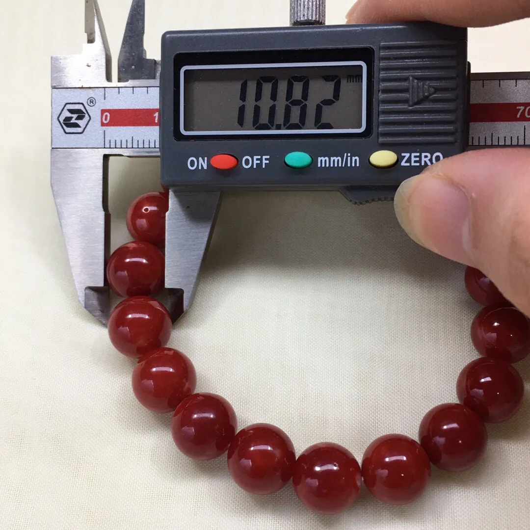 【天然日本阿卡牛血红珊瑚10.8mm大圆珠单手串】️遇不可求！日本产地，阿卡材料，牛血红颜色，光泽柔润透亮，直径约10.82-10.15mm，重量29.84克，珊瑚本为佛教珍宝，来自深海千年生长，有生长纹，属于有机宝石，气场强大，稀少珍贵！每粒均为天然无添加无修补！少虫眼少白芯！收藏精品！传承宝贝！