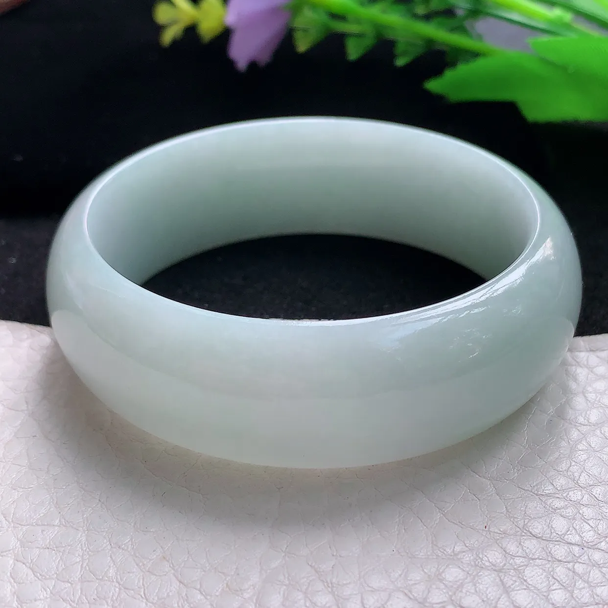 js自然光55*19.5*8轮胎镯 天然缅甸翡翠浅绿大气宽边珠宝玉手镯 玉手环