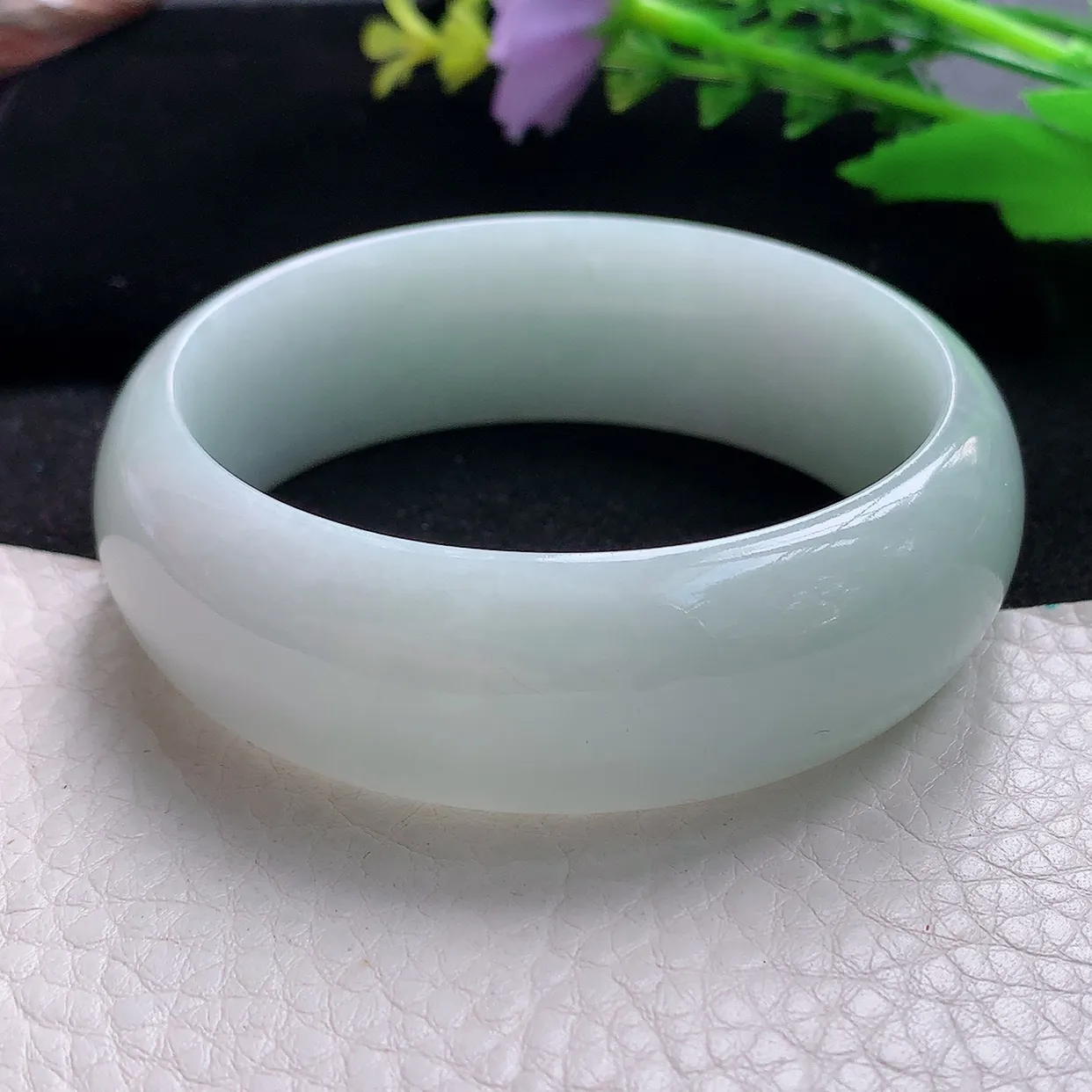 js自然光55*19.5*8轮胎镯 天然缅甸翡翠浅绿大气宽边珠宝玉手镯 玉手环