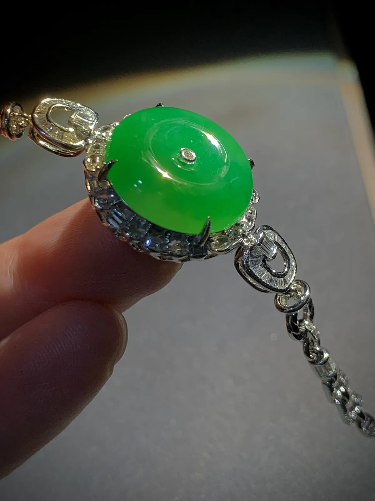绿平安扣吊坠+手链两用款，
裸石18-3.8mm，
18K金，南非钻，