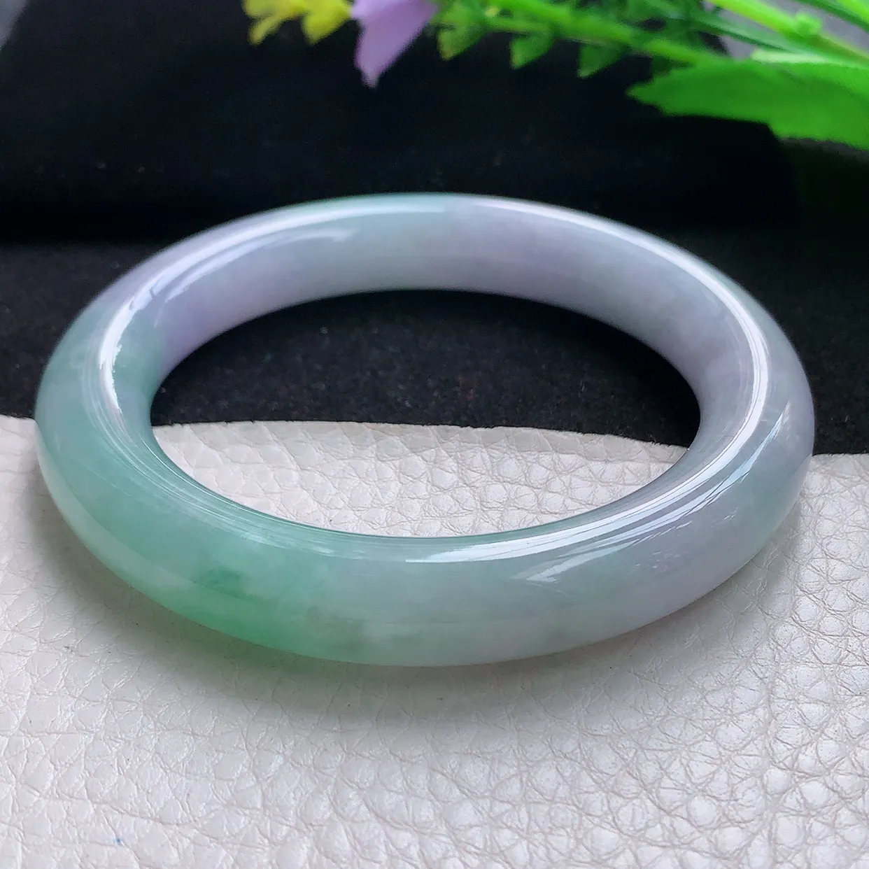 z自然光56.8*11美人镯 天然缅甸翡翠春带彩圆条珠宝玉手镯 玉手环