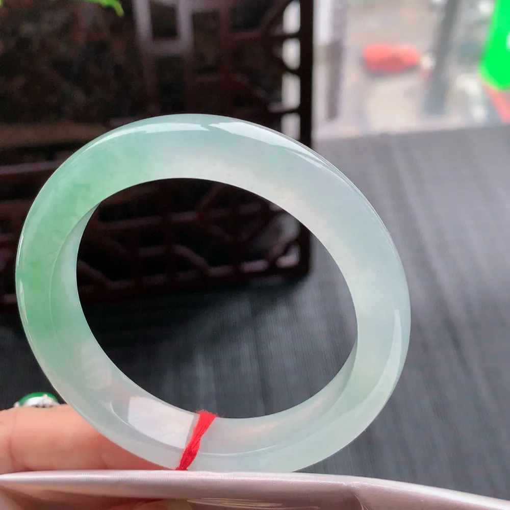 正圈高冰阳绿 无瑕 尺寸:56.2/12.5/9.3 种色兼备