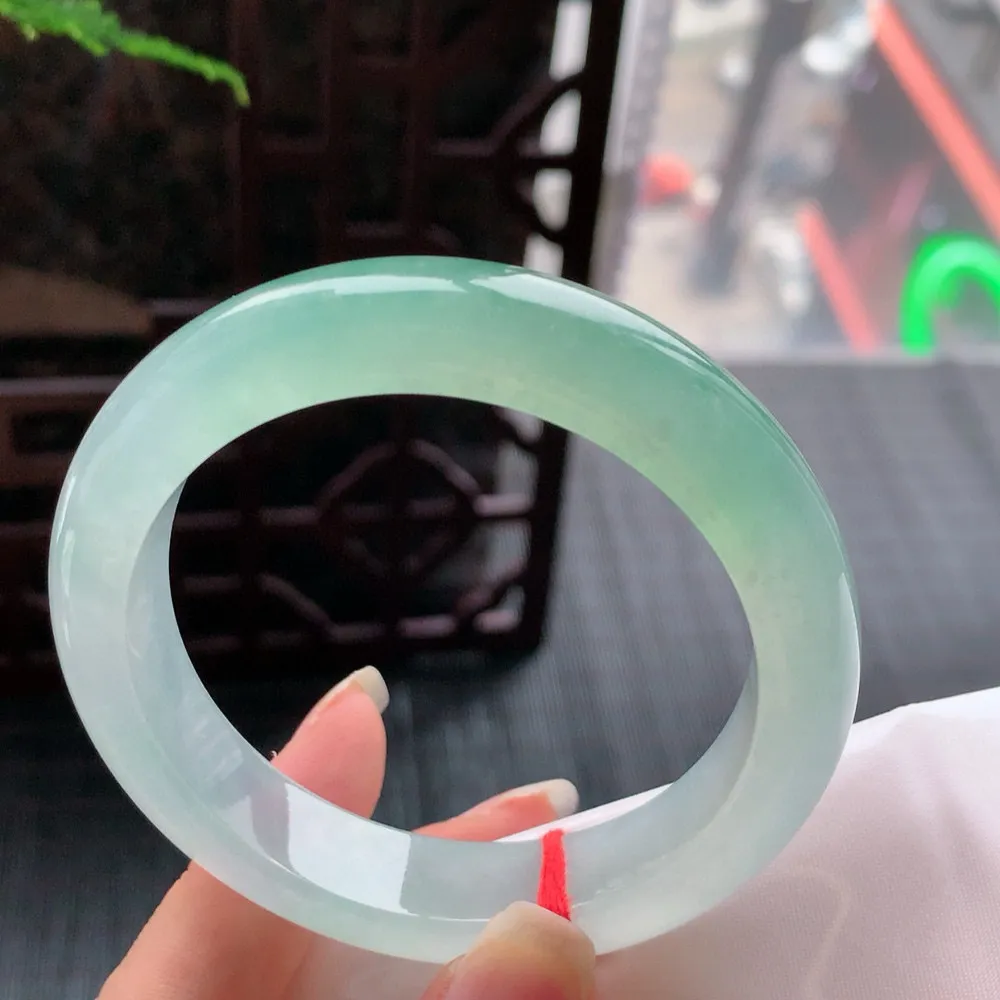 正圈高冰阳绿 无瑕 尺寸:56.2/12.5/9.3 种色兼备