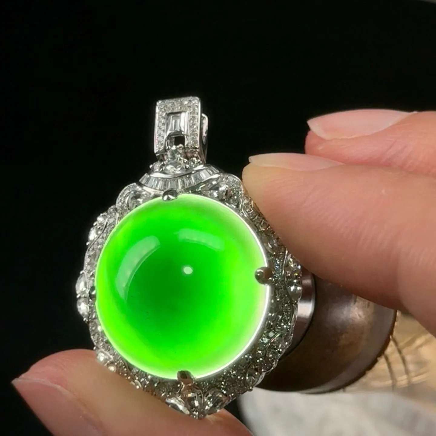 精品墨翠蛋面吊坠 种好色正 黑度极好 打灯通透 油性十足 尺寸34.1