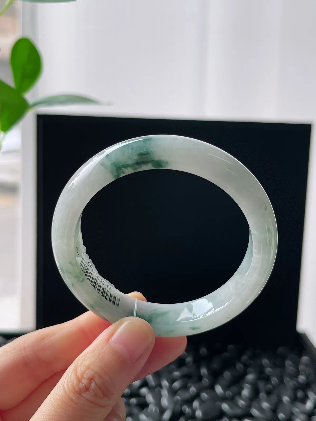 正圈52圈口，翡翠糯化种飘绿手镯