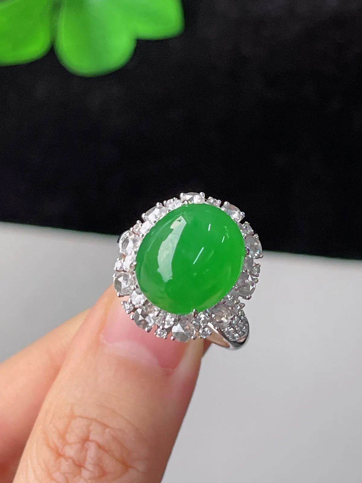 18k金翡翠冰糯满绿戒指