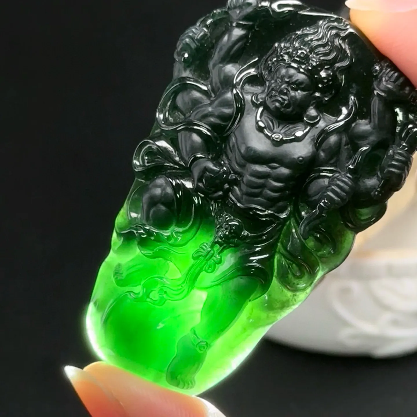 精品墨翠大黑天 种好色正 黑度极好 打灯通透 油性十足 尺寸59.4