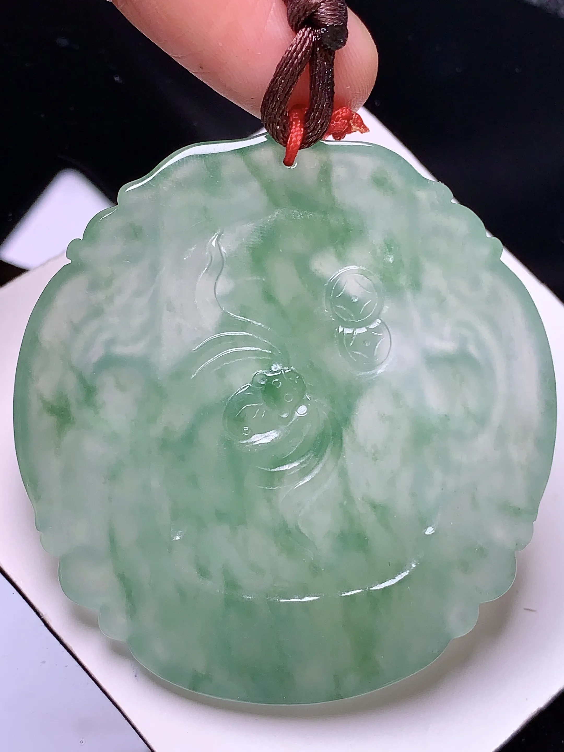 冰种生肖马牌吊坠 玉质细腻 色泽艳丽清新 整体尺寸51.8*49*5.3