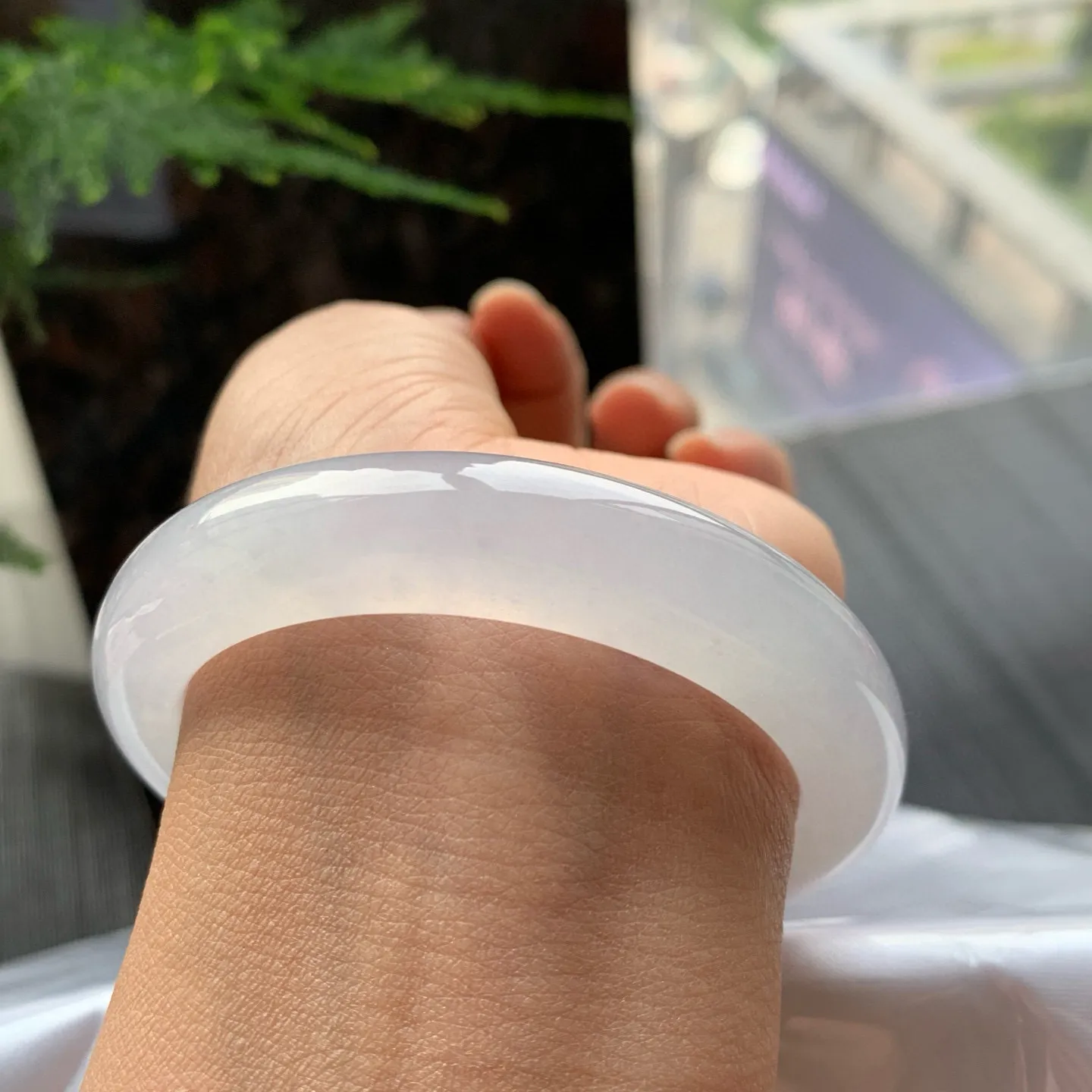 正圈冰玻白月光 无瑕 尺寸:53.9/11.6/8.8 起荧光