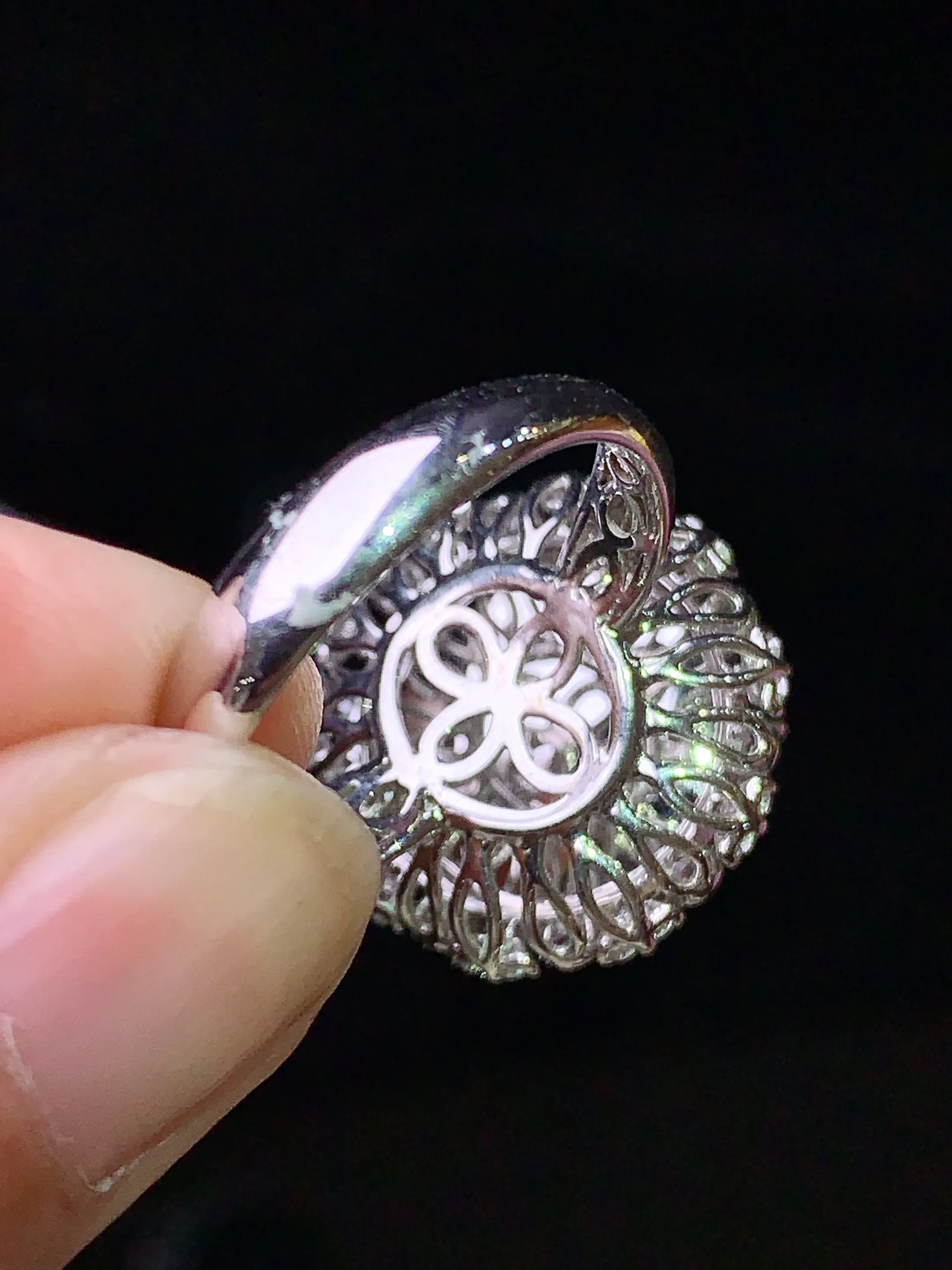 18k金钻镶嵌翠绿蛋面戒指 玉质细腻 水润亮眼 色泽艳丽 圈口14 整体尺寸18*14