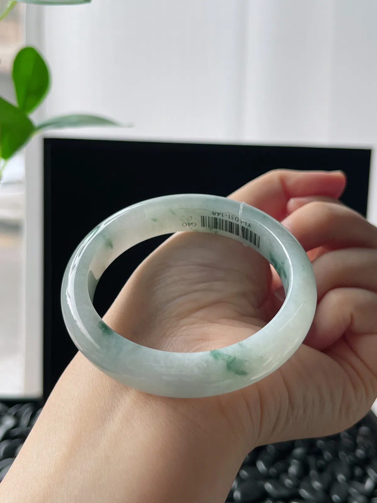 正圈52圈口，翡翠糯化种飘绿手镯