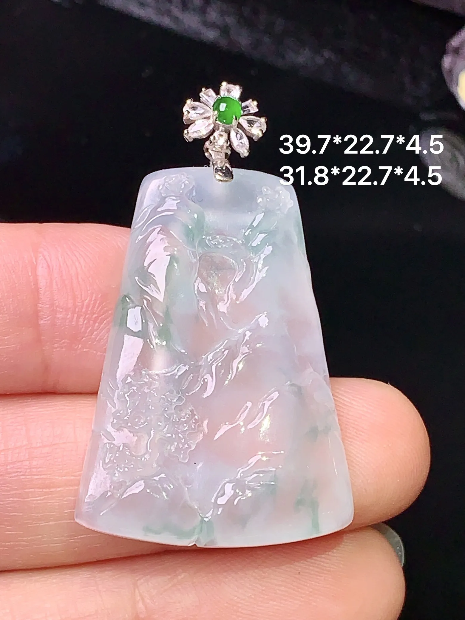 18k金钻镶嵌冰种山水牌吊坠 玉质细腻 色泽艳丽清新 整体尺寸39.7*22.7*4.5