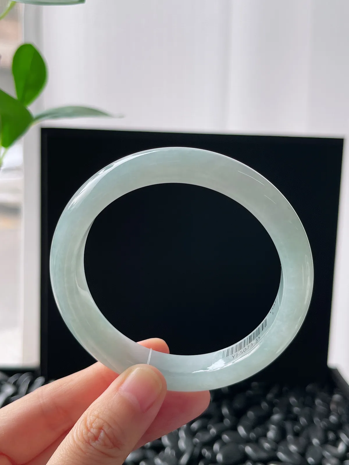 正圈59.5圈口，翡翠冰糯种淡蓝色手镯