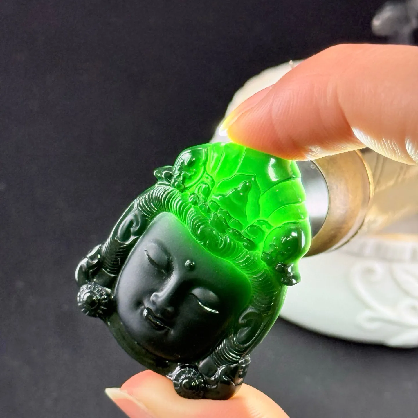 精品墨翠观音头 种好色正 黑度极好 打灯通透 油性十足 尺寸39.5