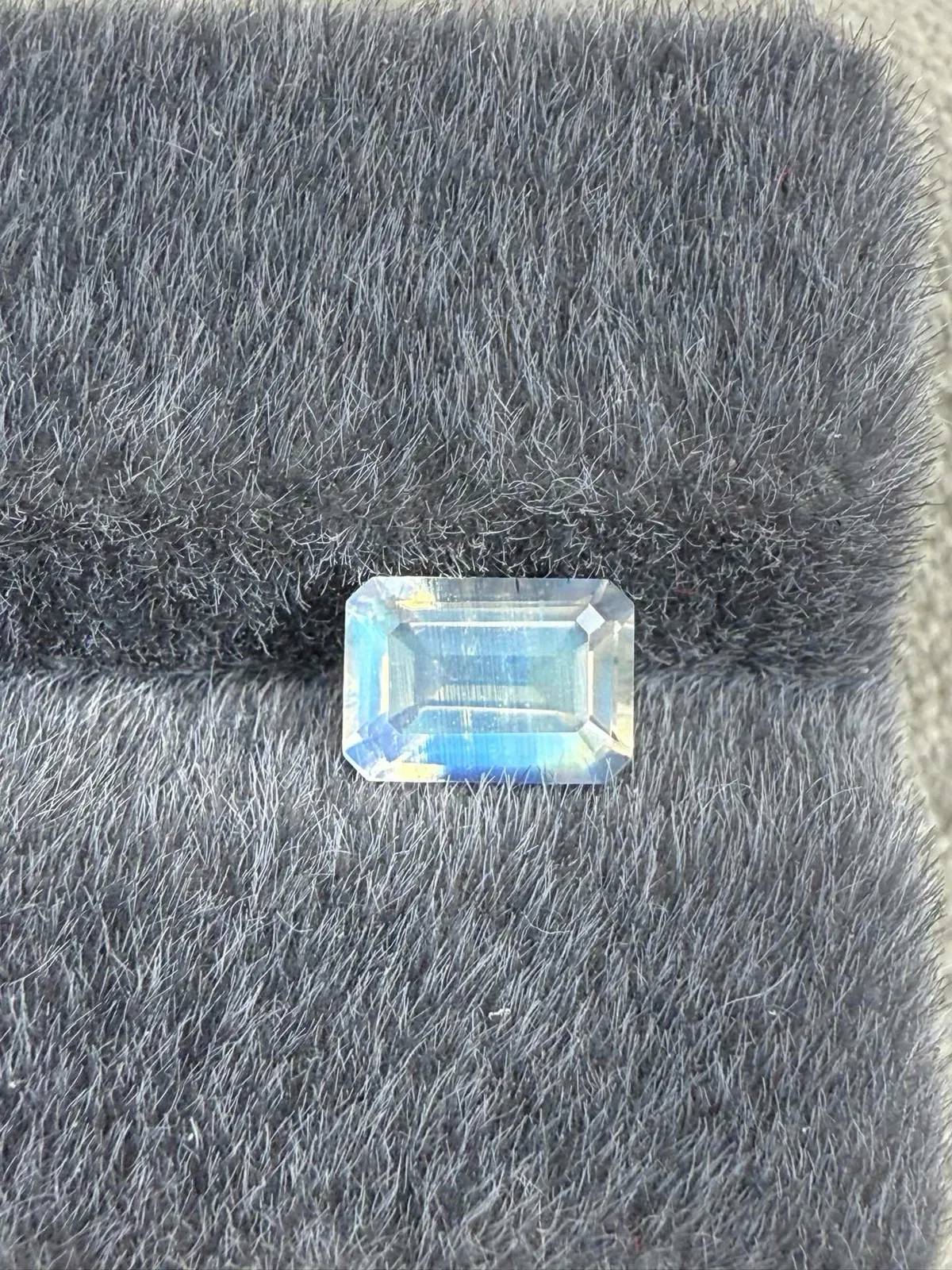 0.905克拉 彩虹月光石裸石 精切璀璨 玻璃体满彩 变彩丰富 规格：7*4.9*3.4mm