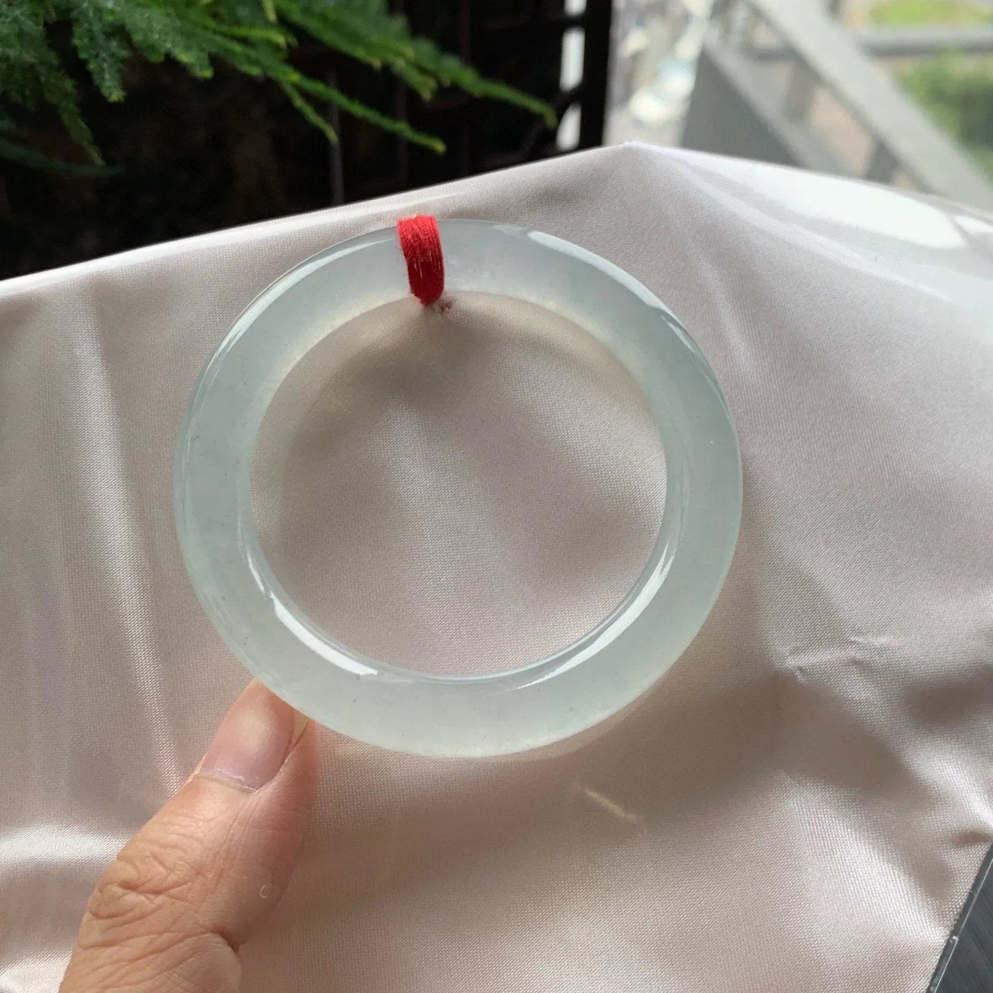 圆条冰玻种 无瑕 尺寸:51.6/9.2种水好 起荧光