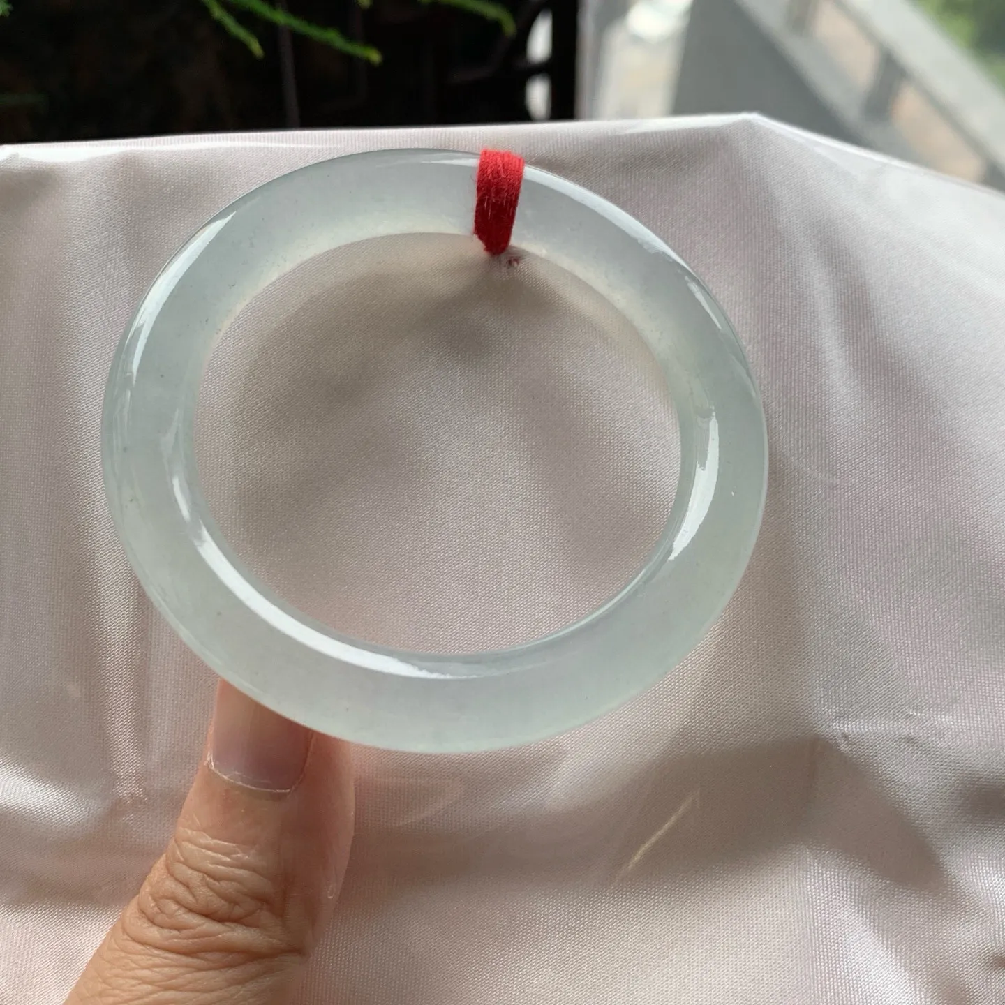 圆条冰玻种 无瑕 尺寸:51.6/9.2种水好 起荧光